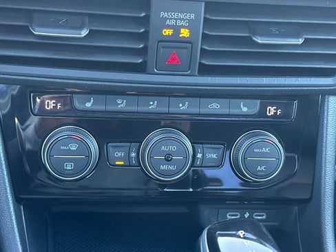 Used 2024 Volkswagen Jetta SE w/ Panoramic Sunroof Package image 23