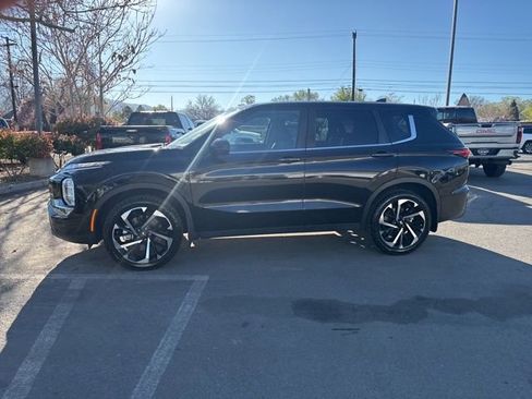 Used 2022 Mitsubishi Outlander ES image 2