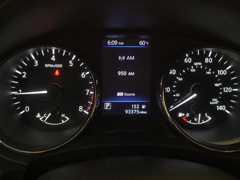 Used 2018 Nissan Rogue SV FWD image 23
