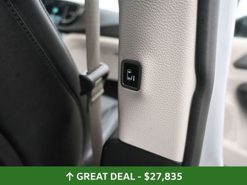 Used 2024 Chrysler Pacifica Touring-L image 26