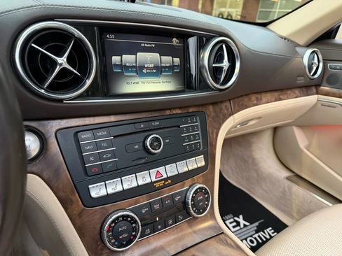 Used 2017 Mercedes-Benz SL 550 image 32