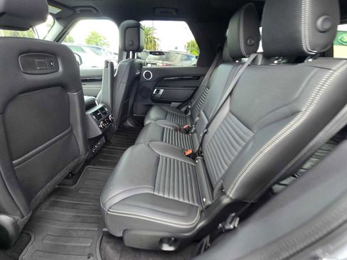 Used 2025 Land Rover Discovery S AWD/4WD image 21
