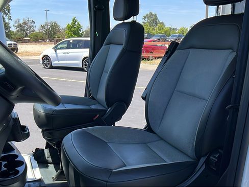 Used 2025 RAM ProMaster 2500 w/ Convenience Group FWD image 17