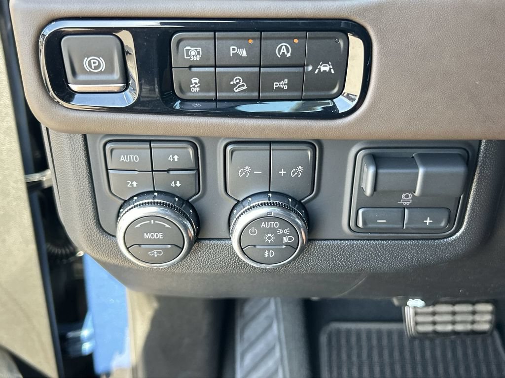 Used 2026 GMC Yukon Denali Ultimate AWD/4WD image 18