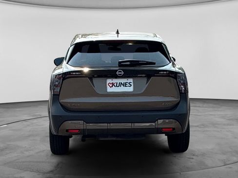 Used 2025 Nissan Kicks SV AWD/4WD image 9