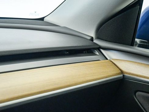 Used 2022 Tesla Model Y Long Range image 21