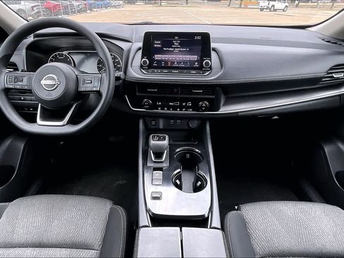 Used 2024 Nissan Rogue SV image 10