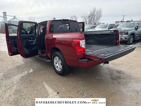 Used 2017 Nissan Titan SV image 28