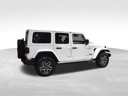 Used 2025 Jeep Wrangler Unlimited Sahara AWD/4WD image 10