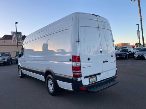 Used 2015 Freightliner Sprinter 2500 RWD image 5