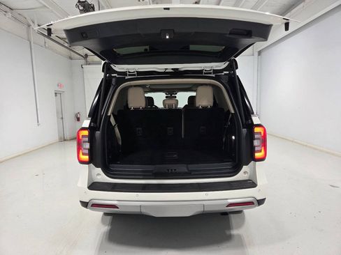 Used 2024 Ford Expedition Limited AWD/4WD image 9