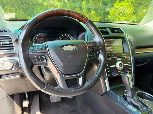 Used 2016 Ford Explorer Platinum AWD/4WD image 33