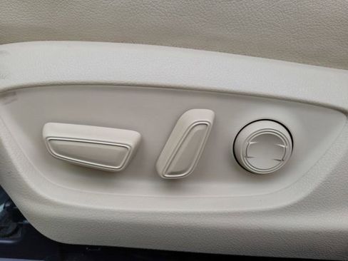 Used 2018 Toyota Camry XLE image 21