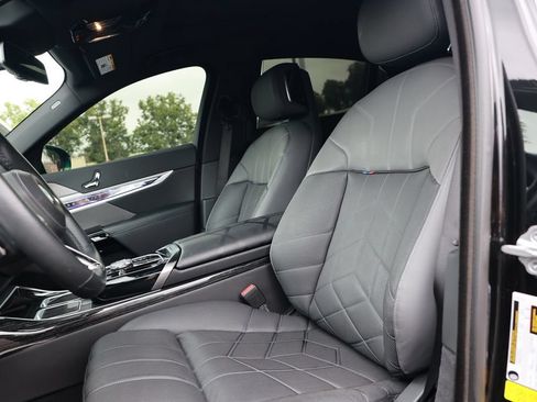 Used 2023 BMW 740i w/ Executive Package RWD image 17