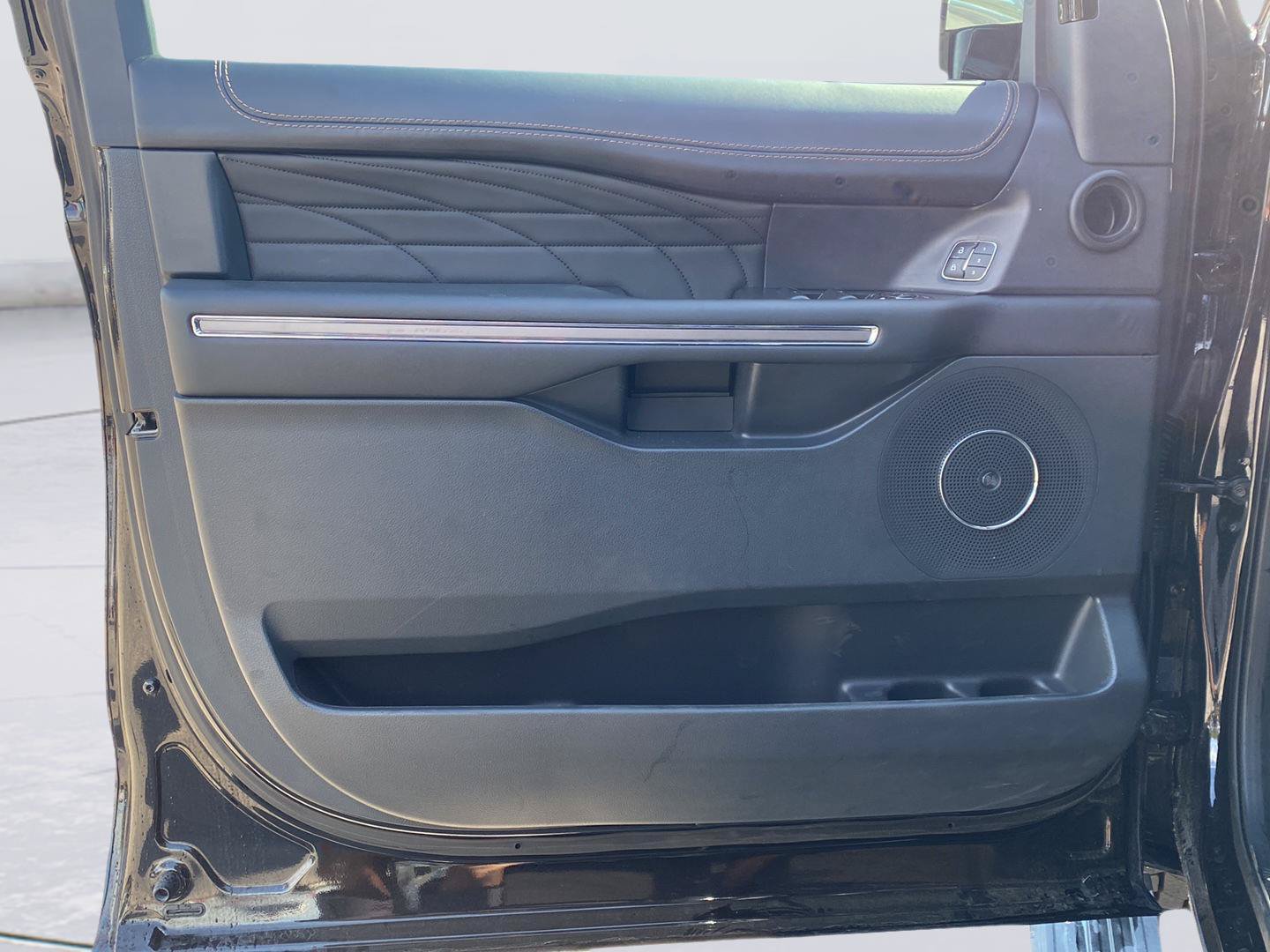 Used 2022 Ford Expedition Platinum RWD image 20
