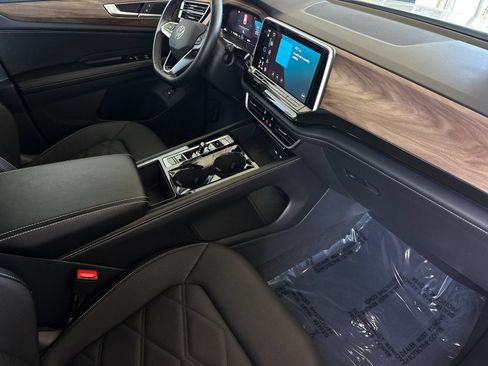 Used 2025 Volkswagen Atlas SE FWD image 16