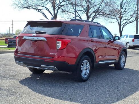 Used 2024 Ford Explorer XLT w/ Equipment Group 202A AWD/4WD image 5