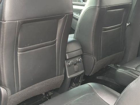 Used 2016 Ford Explorer XLT w/ Equipment Group 202A AWD/4WD image 18