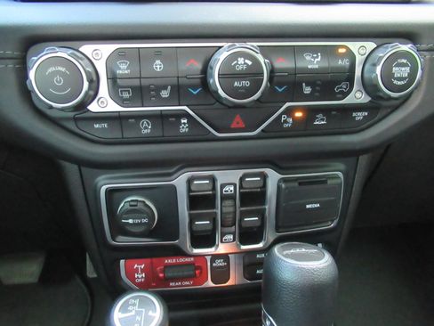 Certified 2024 Jeep Gladiator Mojave w/ Safety Group AWD/4WD image 31