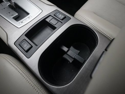 Used 2013 Subaru Outback 3.6R Limited w/ Moonroof Pkg image 16