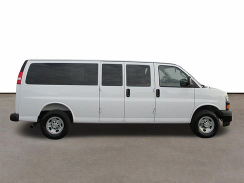 Used 2025 Chevrolet Express 3500 LS RWD image 2