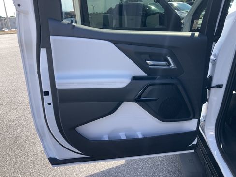 New 2026 Chevrolet Silverado EV 4x4 Crew Cab image 21