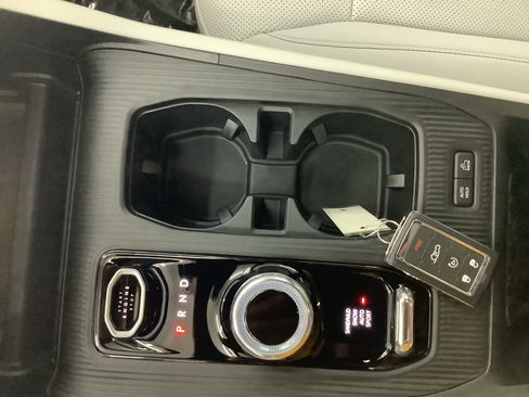 Used 2026 Jeep Cherokee Limited AWD/4WD image 21