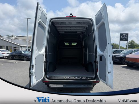 Used 2026 Mercedes-Benz Sprinter 2500 image 17