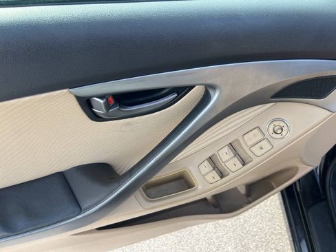 Used 2013 Hyundai Elantra GLS w/ Preferred Pkg FWD image 10