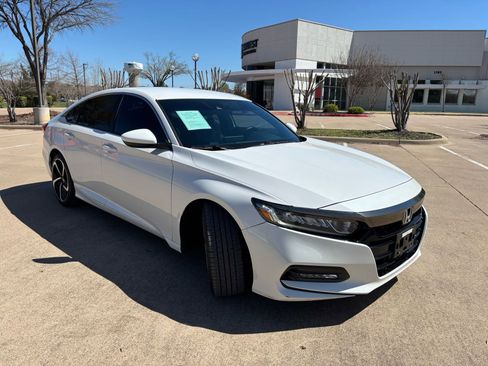 Used 2018 Honda Accord Sport image 3