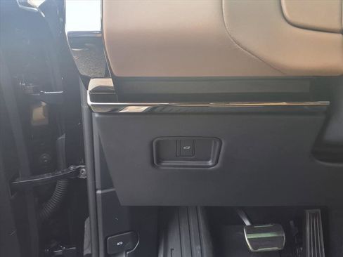 Used 2025 Land Rover Range Rover Sport Autobiography image 13