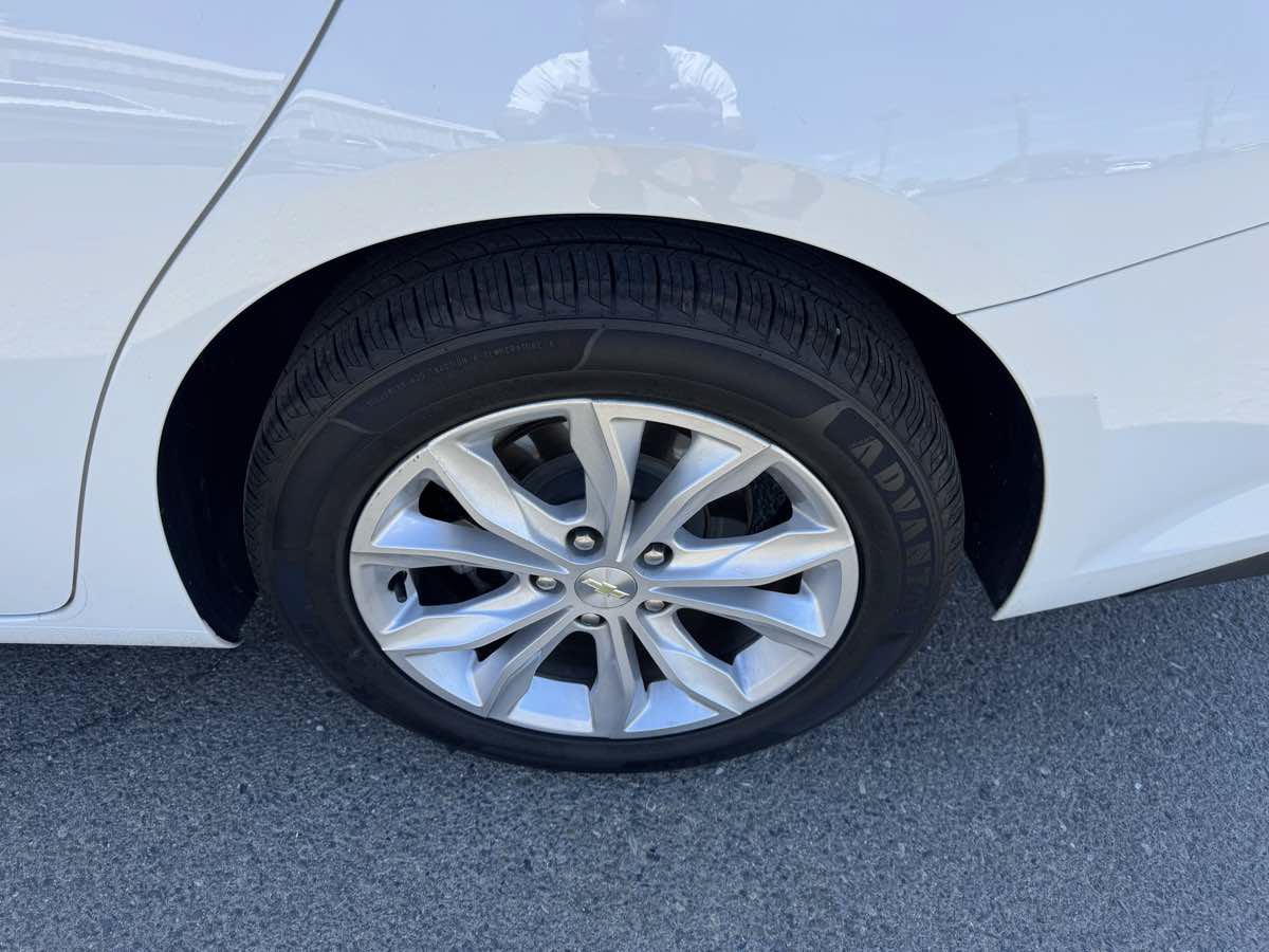 Used 2020 Chevrolet Malibu LT FWD image 36