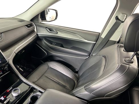 Used 2022 Jeep Grand Cherokee Limited image 22