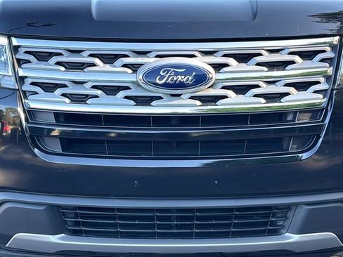 Used 2018 Ford Explorer XLT FWD image 22