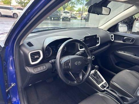 Used 2022 Hyundai Venue Limited FWD image 9