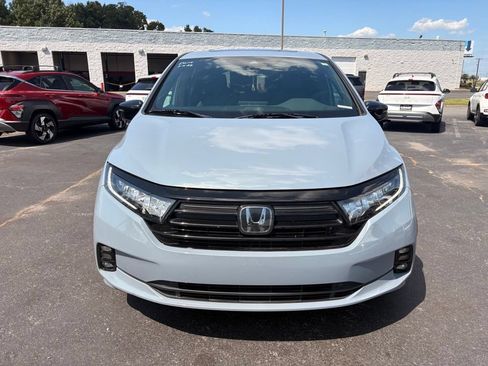 Used 2023 Honda Odyssey Sport image 2