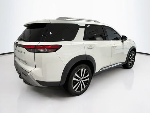 Used 2023 Nissan Pathfinder Platinum AWD/4WD image 7