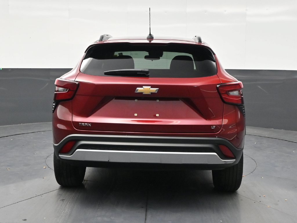 Used 2025 Chevrolet Trax LT FWD image 4