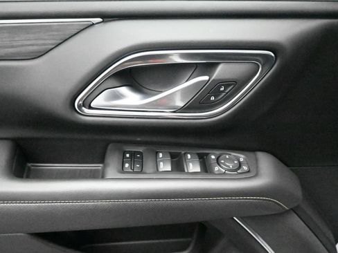 Used 2022 GMC Yukon XL SLT w/ SLT Premium Package AWD/4WD image 9