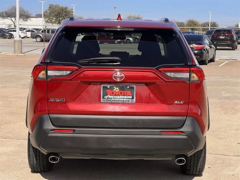 Used 2025 Toyota RAV4 XLE image 4