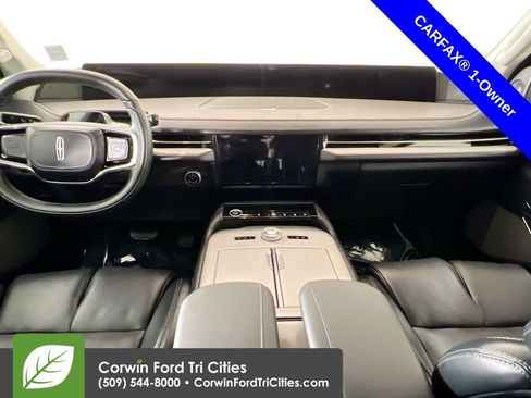 Used 2025 Lincoln Navigator L Reserve image 7