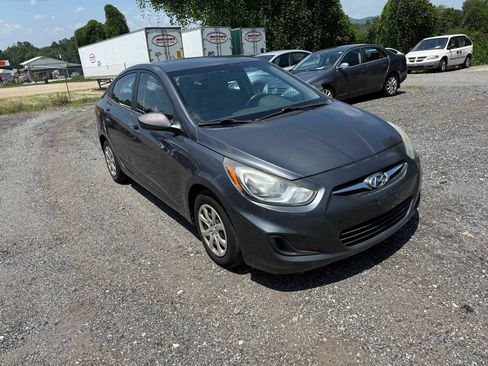Used 2012 Hyundai Accent GLS FWD image 2