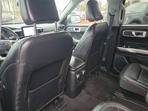 Used 2022 Ford Explorer XLT w/ Equipment Group 202A image 31