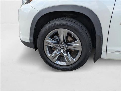 Used 2019 Toyota Highlander Limited Platinum image 27