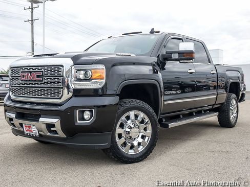 Used 2019 GMC Sierra 2500 Denali w/ Duramax Plus Package AWD/4WD image 1