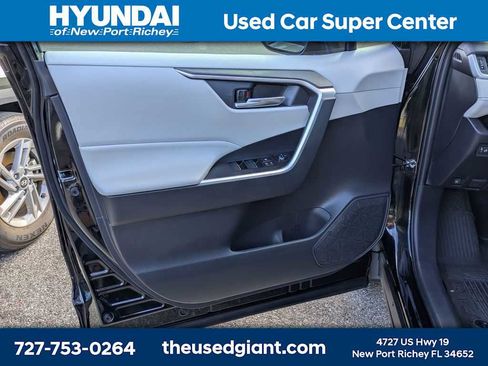 Used 2024 Toyota RAV4 XLE w/ Convenience Package image 11