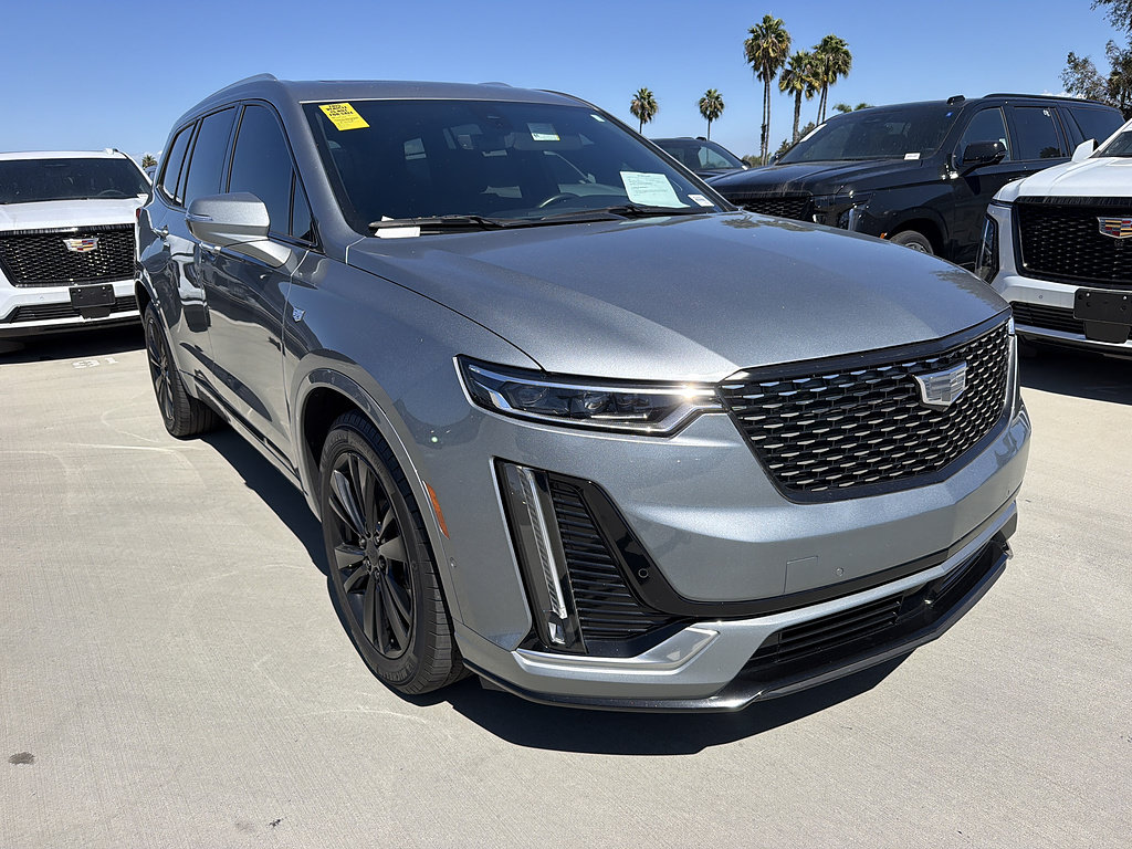 Used 2023 Cadillac XT6 Premium Luxury w/ Technology Package FWD image 2