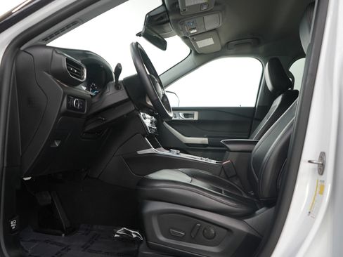 Used 2023 Ford Explorer Limited image 22