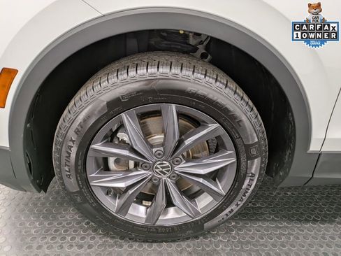 Used 2022 Volkswagen Tiguan SE w/ Panoramic Sunroof Package image 7