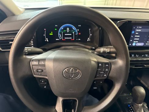 Used 2025 Toyota Camry LE w/ Convenience Package FWD image 24